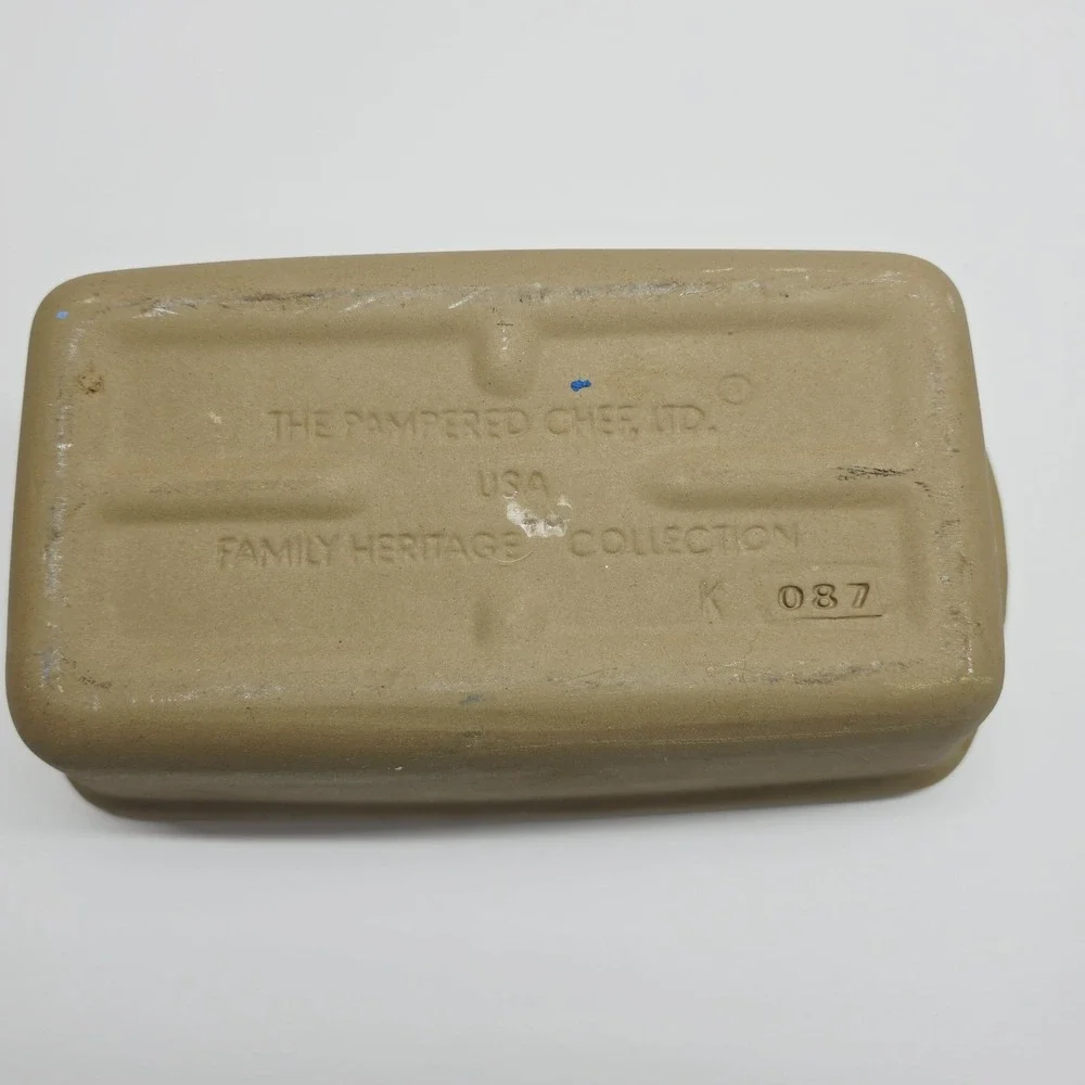 Pampered Chef Family Heritage Collection Stoneware Bread Loaf Pan 9x5 Inch USA